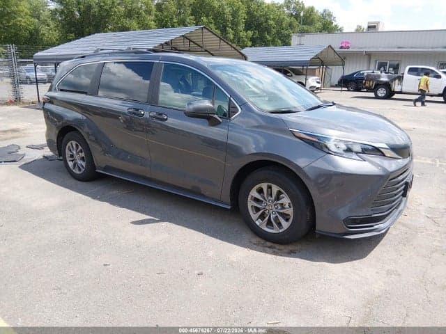 2025 TOYOTA SIENNA LE 1
