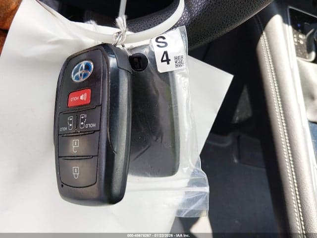 2025 TOYOTA SIENNA LE 11
