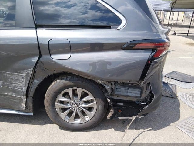 2025 TOYOTA SIENNA LE 6