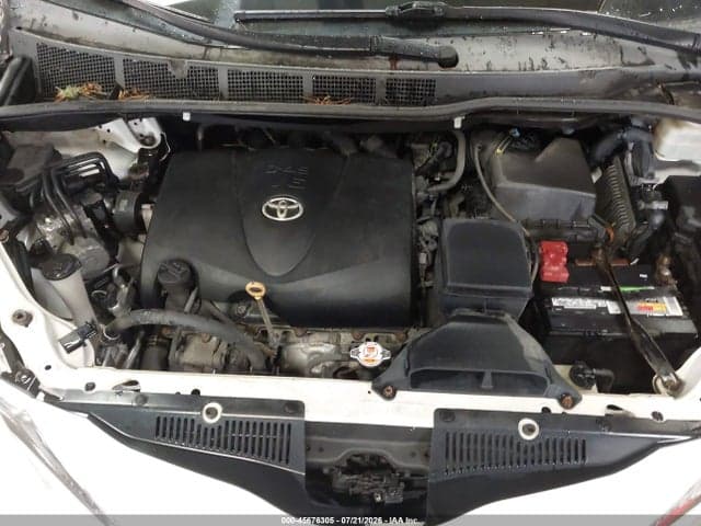 2017 TOYOTA SIENNA LE 7 PASSENGER 11
