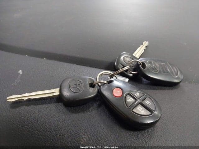 2017 TOYOTA SIENNA LE 7 PASSENGER 12