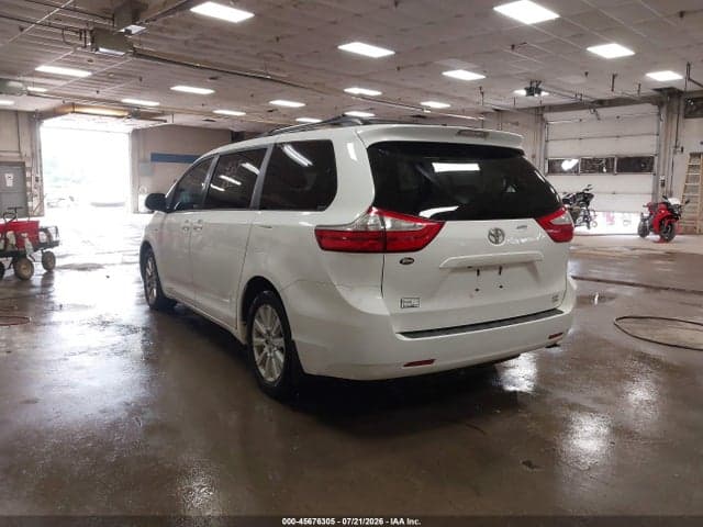 2017 TOYOTA SIENNA LE 7 PASSENGER 4
