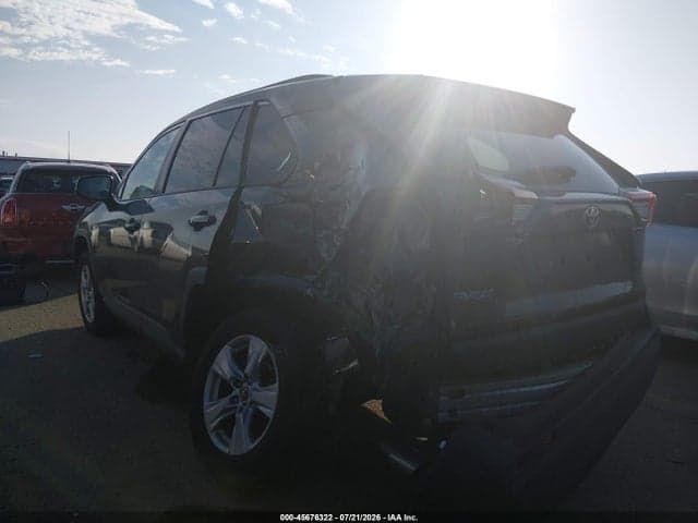 2019 TOYOTA RAV4 XLE 3