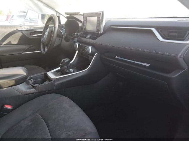 2019 TOYOTA RAV4 XLE 5