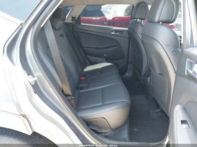 2017 HYUNDAI TUCSON SE PLUS 8