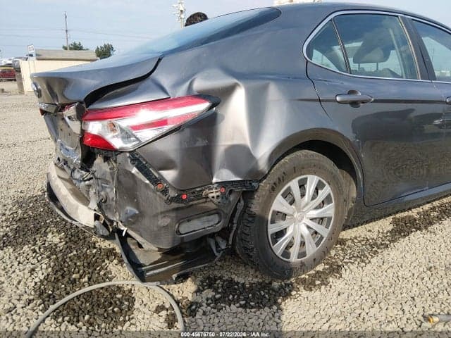 2018 TOYOTA CAMRY HYBRID LE 18