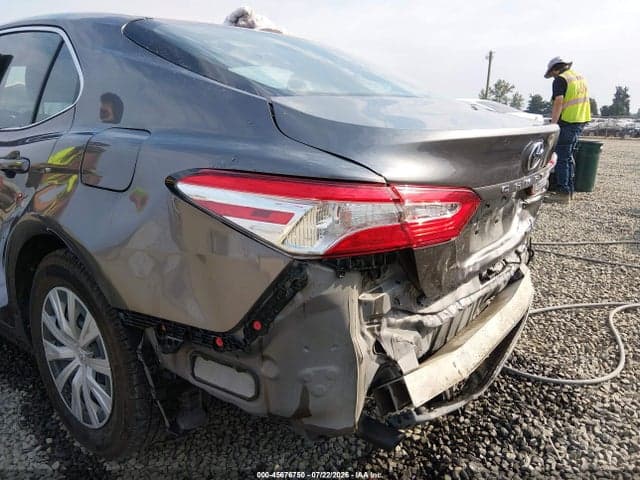 2018 TOYOTA CAMRY HYBRID LE 20