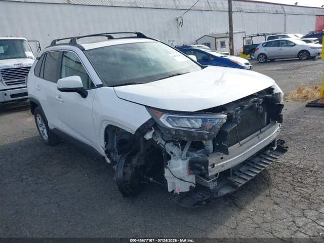 2019 TOYOTA RAV4 XLE 1
