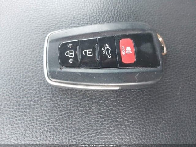 2019 TOYOTA RAV4 XLE 11