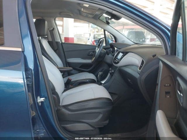 2020 CHEVROLET TRAX AWD LT 5