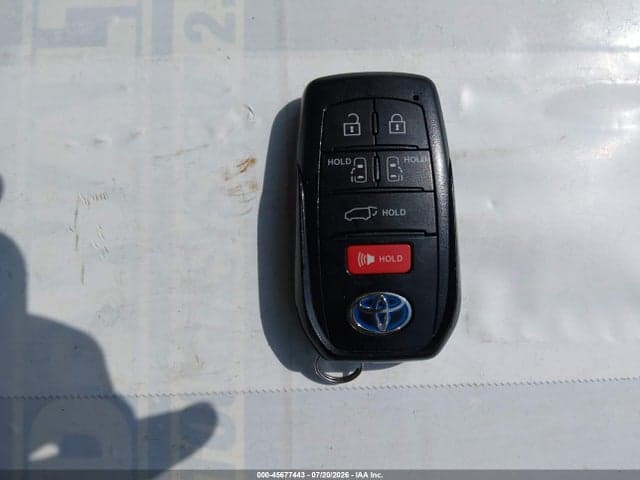 2022 TOYOTA SIENNA XSE 11