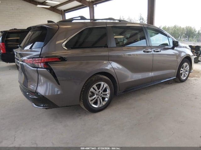 2022 TOYOTA SIENNA XSE 4