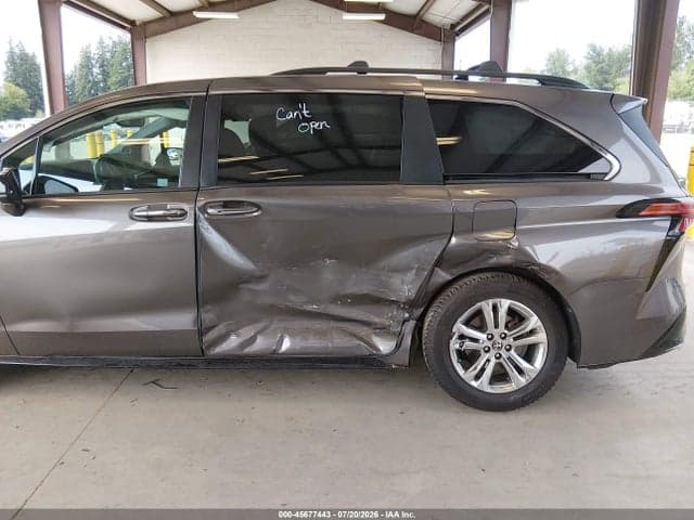 2022 TOYOTA SIENNA XSE 6