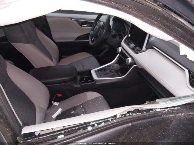 2025 TOYOTA RAV4 XLE 5