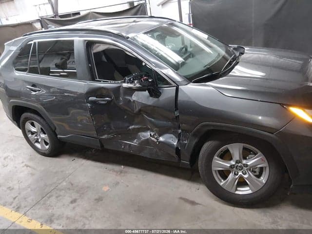 2025 TOYOTA RAV4 XLE 6