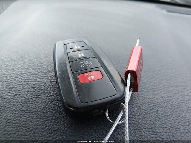 2019 TOYOTA RAV4 XLE 11