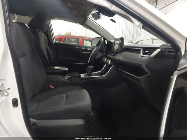 2019 TOYOTA RAV4 XLE 5
