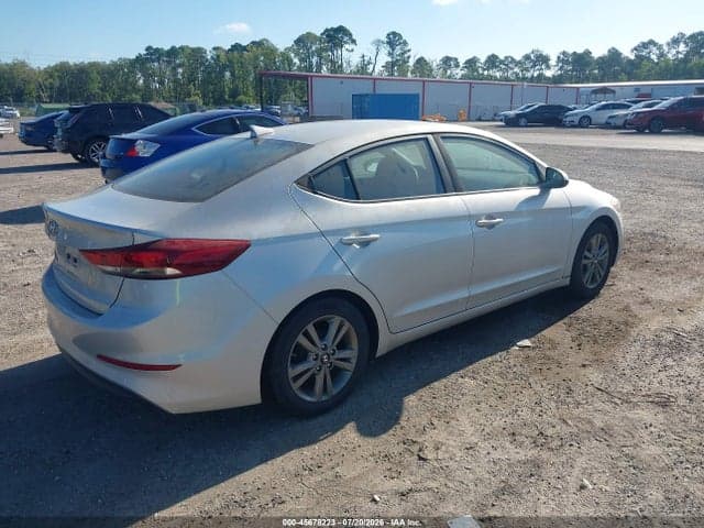 2017 HYUNDAI ELANTRA SE 4
