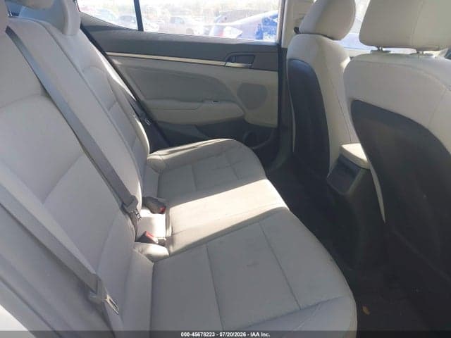 2017 HYUNDAI ELANTRA SE 8