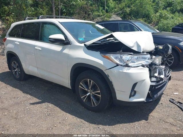 2017 TOYOTA HIGHLANDER LE PLUS 1