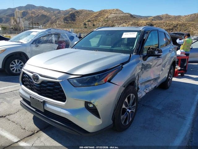 2022 TOYOTA HIGHLANDER XLE 2