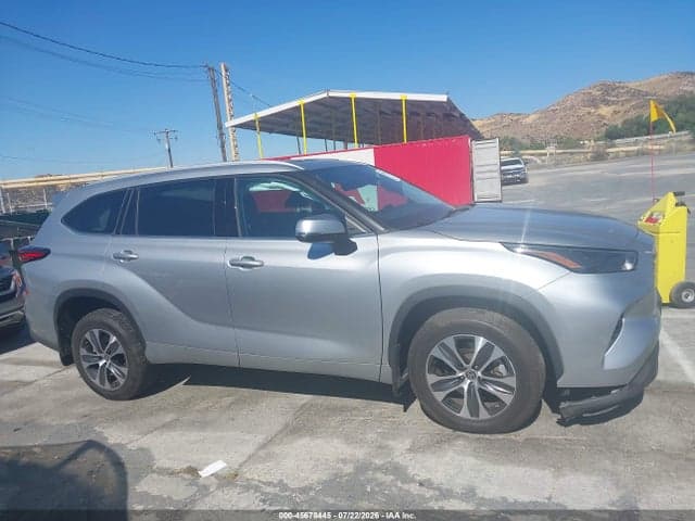 2022 TOYOTA HIGHLANDER XLE 13