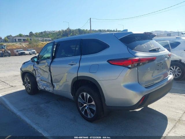 2022 TOYOTA HIGHLANDER XLE 3