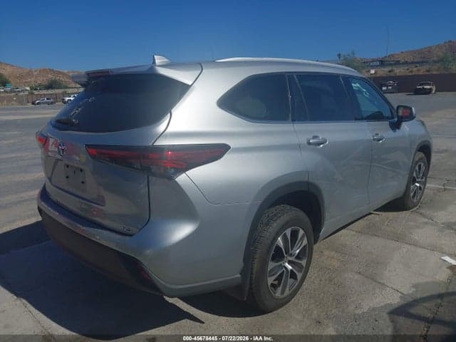 2022 TOYOTA HIGHLANDER XLE 4