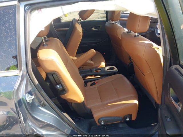 2017 TOYOTA HIGHLANDER LIMITED PLATINUM 8