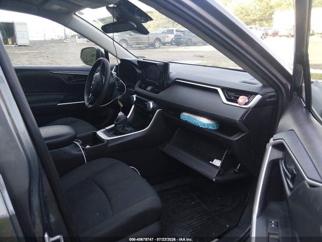 2022 TOYOTA RAV4 LE 5
