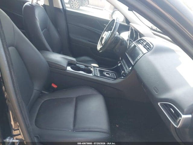 2017 JAGUAR XE 25T 5