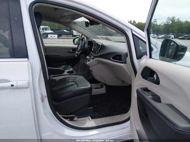 2024 CHRYSLER PACIFICA TOURING L 5