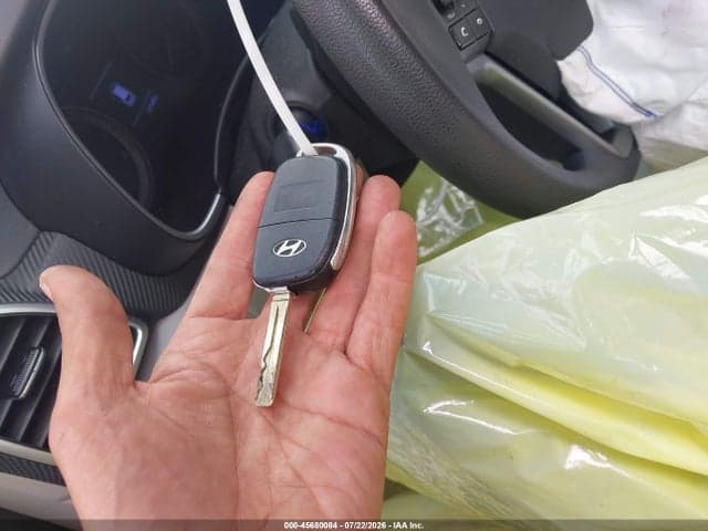 2020 HYUNDAI TUCSON SE 11
