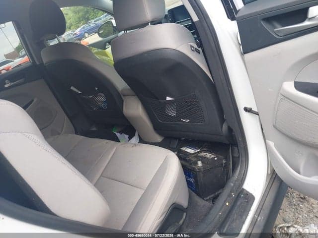 2020 HYUNDAI TUCSON SE 8