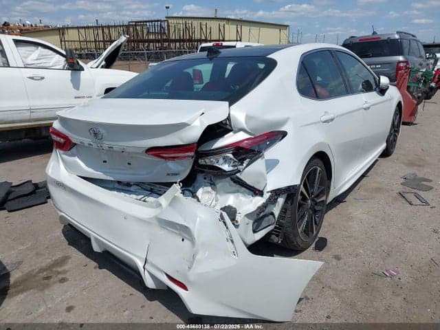 2018 TOYOTA CAMRY XSE 4