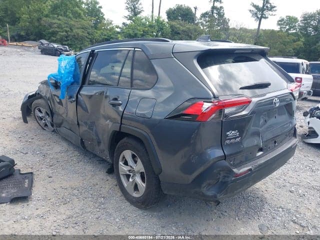2020 TOYOTA RAV4 XLE 3