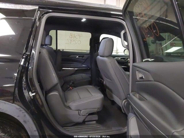 2025 CHEVROLET TRAVERSE AWD LT 8