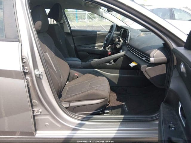 2023 HYUNDAI ELANTRA SE 5