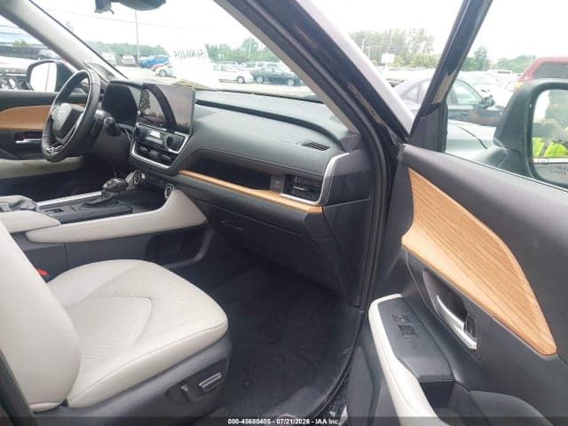 2024 TOYOTA GRAND HIGHLANDER PLATINUM 5