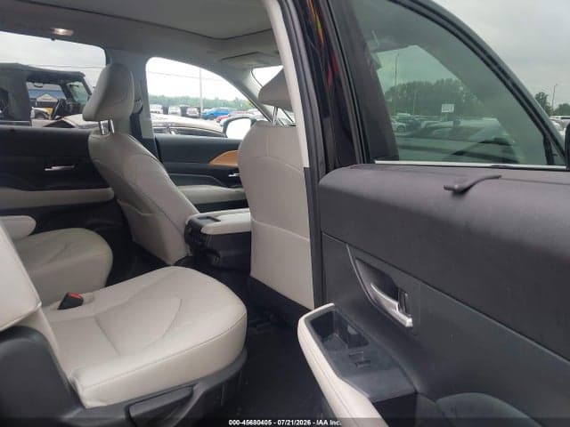 2024 TOYOTA GRAND HIGHLANDER PLATINUM 8
