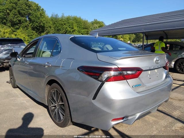 2021 TOYOTA CAMRY SE 3