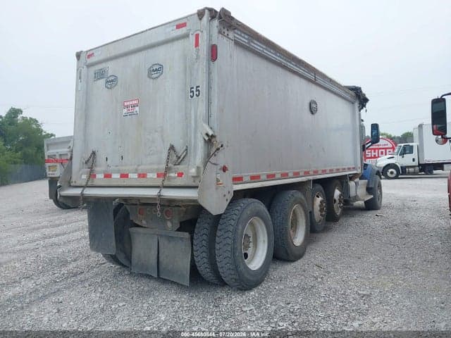 2017 PETERBILT 567 4
