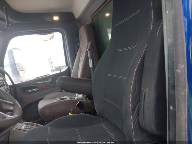 2017 PETERBILT 567 8