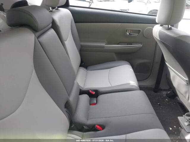 2017 TOYOTA PRIUS V FIVE 8