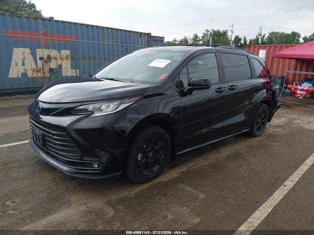 2025 TOYOTA SIENNA WOODLAND EDITION 2