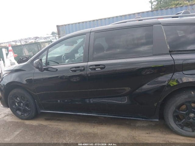 2025 TOYOTA SIENNA WOODLAND EDITION 13