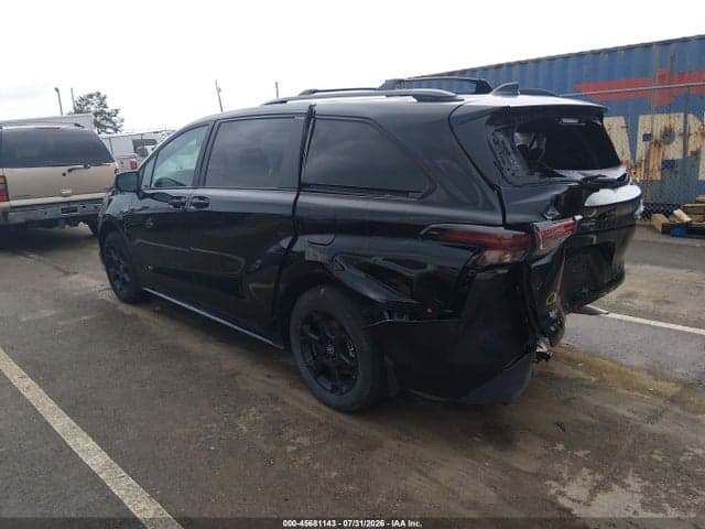 2025 TOYOTA SIENNA WOODLAND EDITION 3