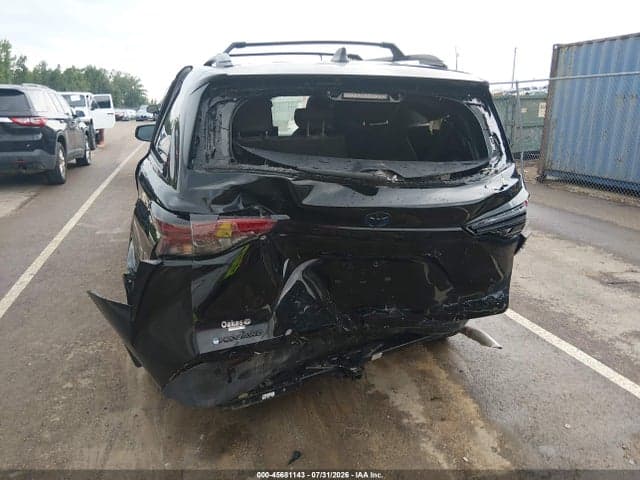 2025 TOYOTA SIENNA WOODLAND EDITION 6