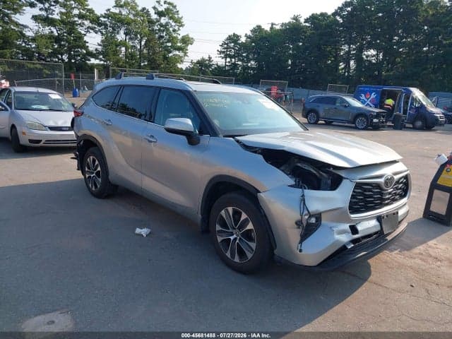 2021 TOYOTA HIGHLANDER XLE 1