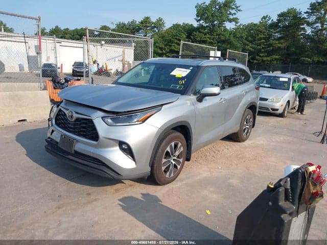 2021 TOYOTA HIGHLANDER XLE 2